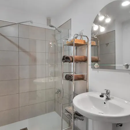 Apartment Gara Uno *